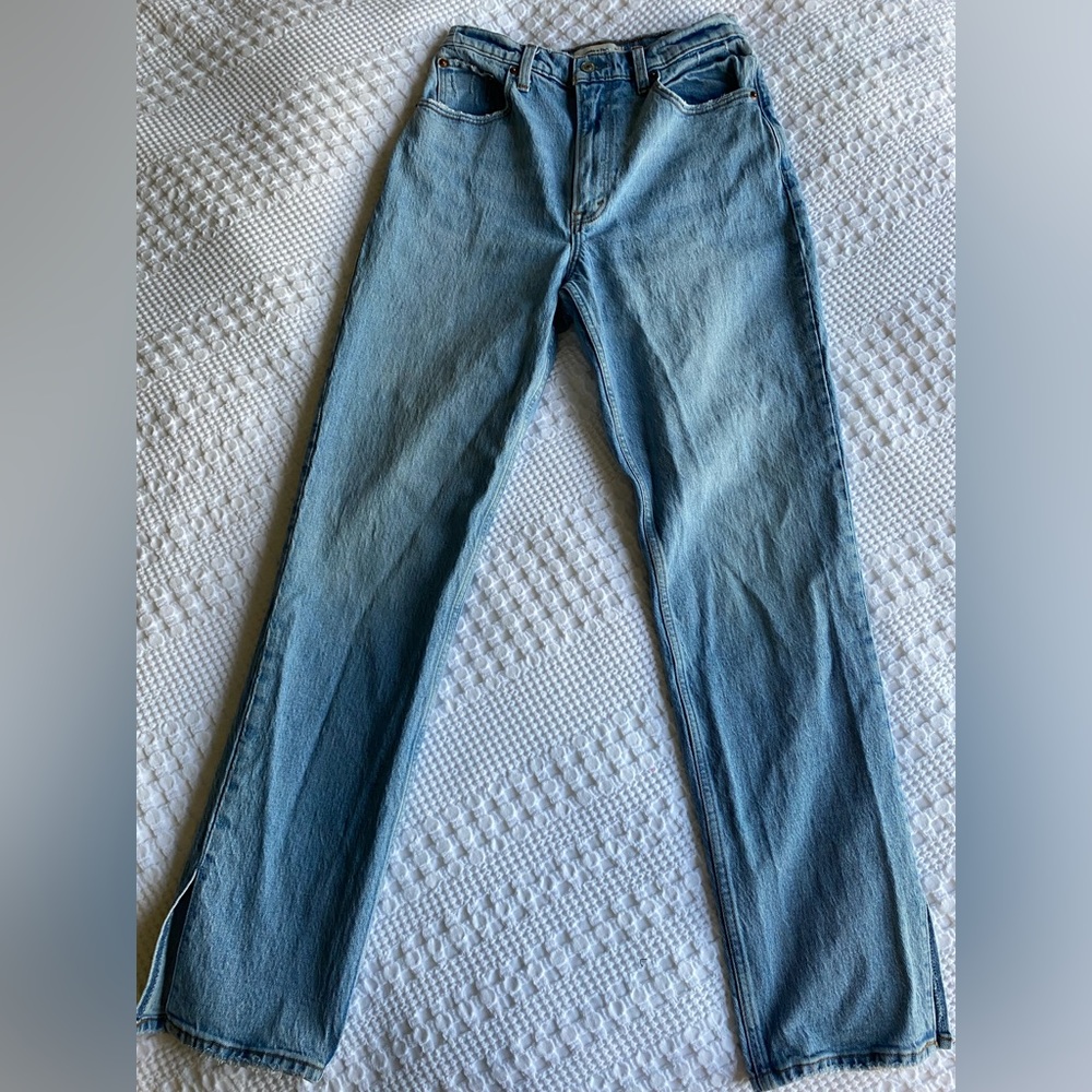 Abercrombie & Fitch Ultra High Rise 90s Straight Jean, Size 28/6.